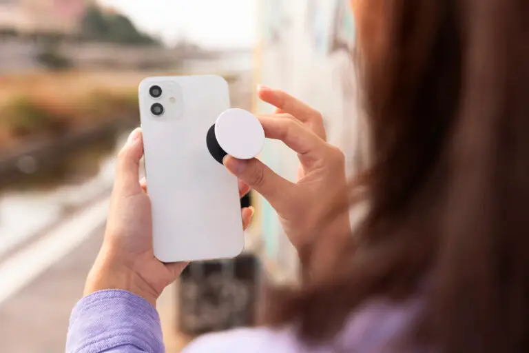 side-view-woman-holding-smartphone